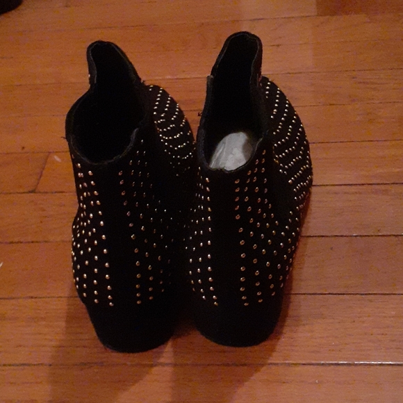 🥳🥳SOLD🥳🥳Black studded ankle boot - Picture 3 of 5